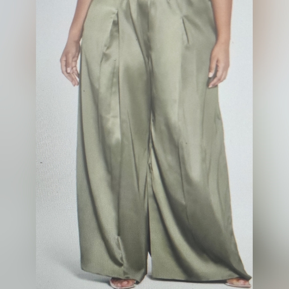 Clothes - Picture 4 of 4